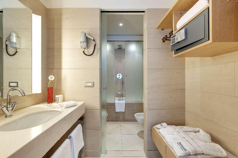سوییت جونیور, Precise House Mantegna Roma