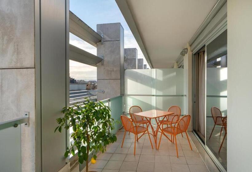 חדר סטנדרט לשלושה עם מרפסת, Precise House Mantegna Roma