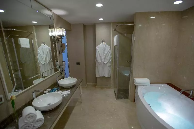 سوئیت با تخت بزرگ, Ramada Plaza By Wyndham Mardin