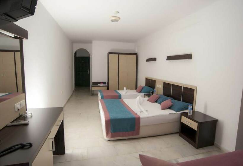 Семейный Номер, Semt Luna Beach