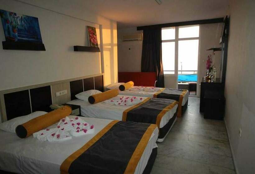 Семейный Номер, Semt Luna Beach