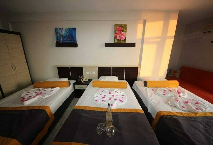 Семейный Номер, Semt Luna Beach