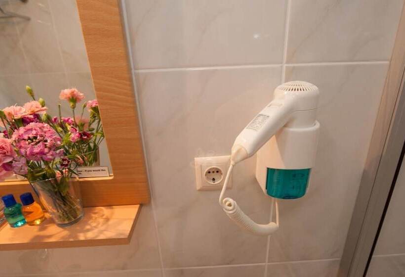 Standard Single Room, Sultans Royal