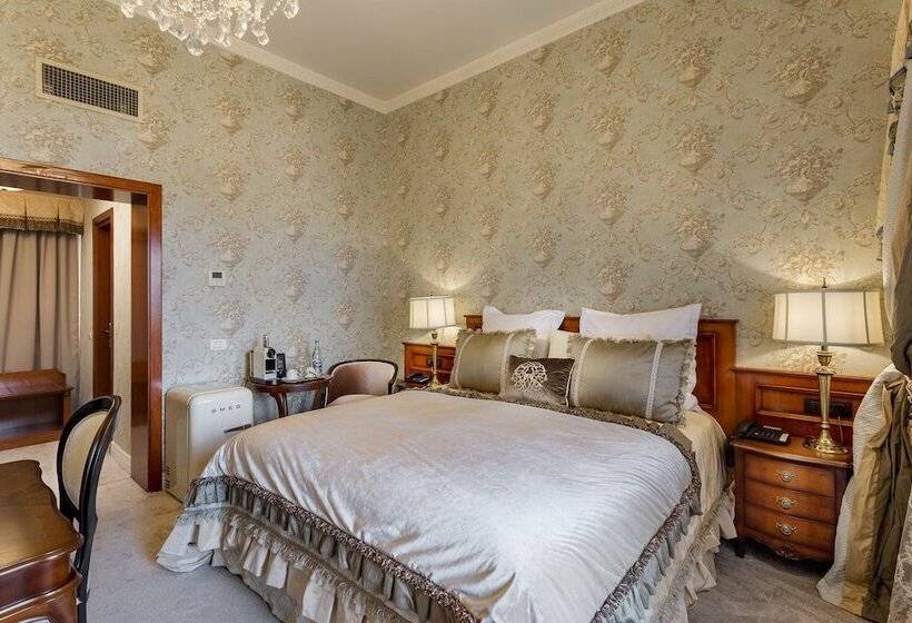 اتاق لوکس با چشم‌انداز, Suter Palace Heritage Boutique