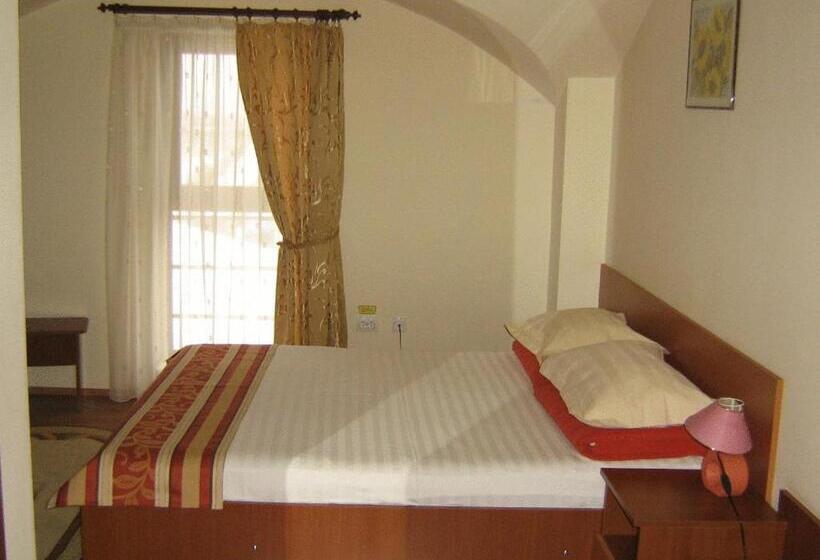 חדר סטנדרט יחיד, Transit