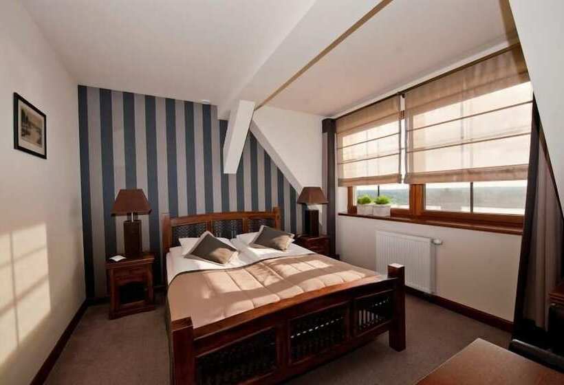 غرفة قياسية فردية, Tumski