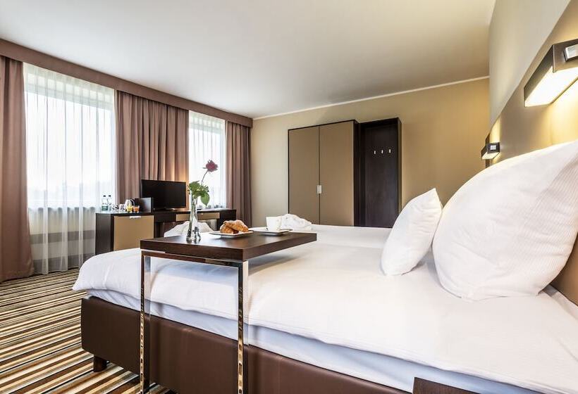 스탠다드 룸, Victor Pruszków Desilva