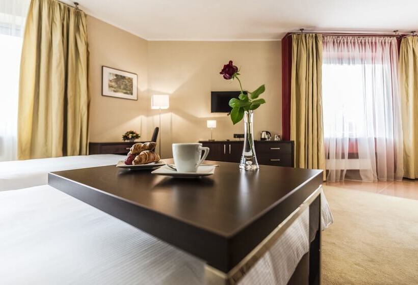 이그제큐티브 룸, Victor Pruszków Desilva