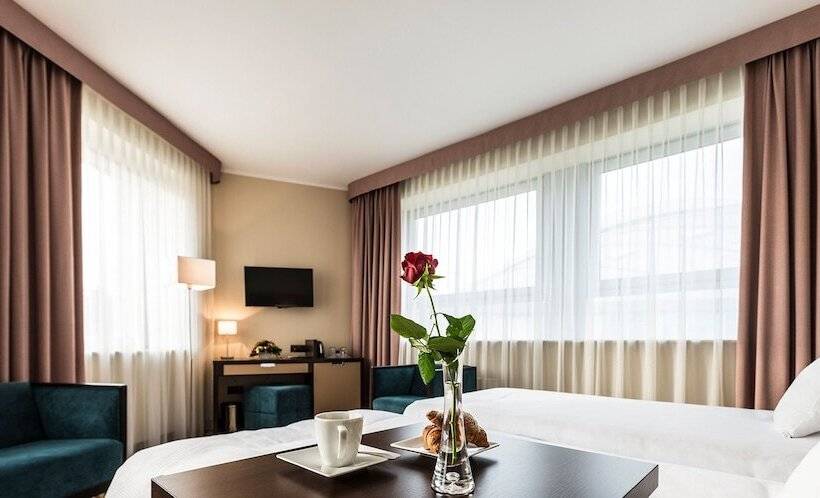 침실 1개 아파트, Victor Pruszków Desilva