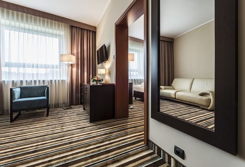 침실 1개 아파트, Victor Pruszków Desilva