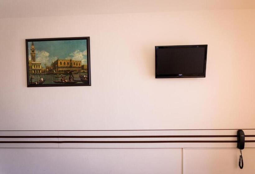 اتاق استاندارد یک نفره, Zamca Suceava