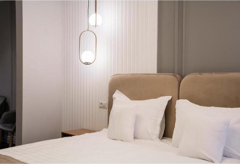 اتاق لوکس با تخت بزرگ, Zamca Suceava