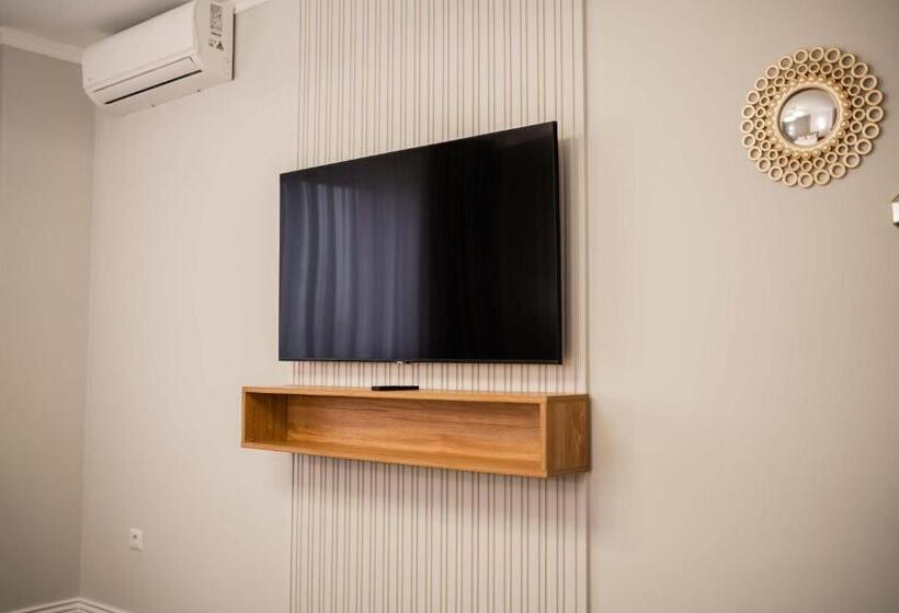 اتاق لوکس با تخت بزرگ, Zamca Suceava