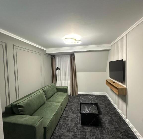 سوییت جونیور لوکس, Zamca Suceava