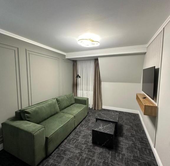 سوییت جونیور لوکس, Zamca Suceava