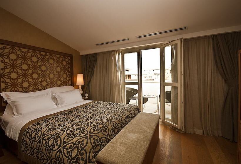 جناح مطلّ علي البحر, Taksim Prelude