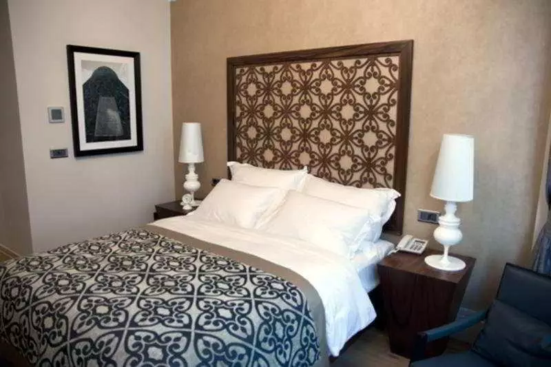 Economy Room, Taksim Prelude