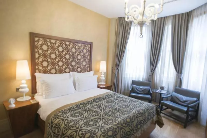 Economy Room, Taksim Prelude