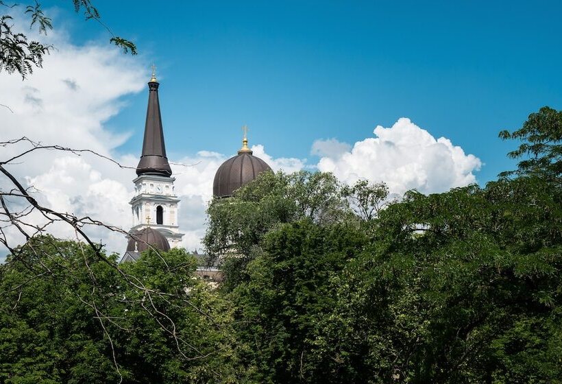 سوییت جونیور, Tsentralnaya Hotel