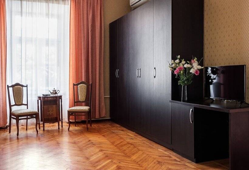 سوییت, Tsentralnaya Hotel