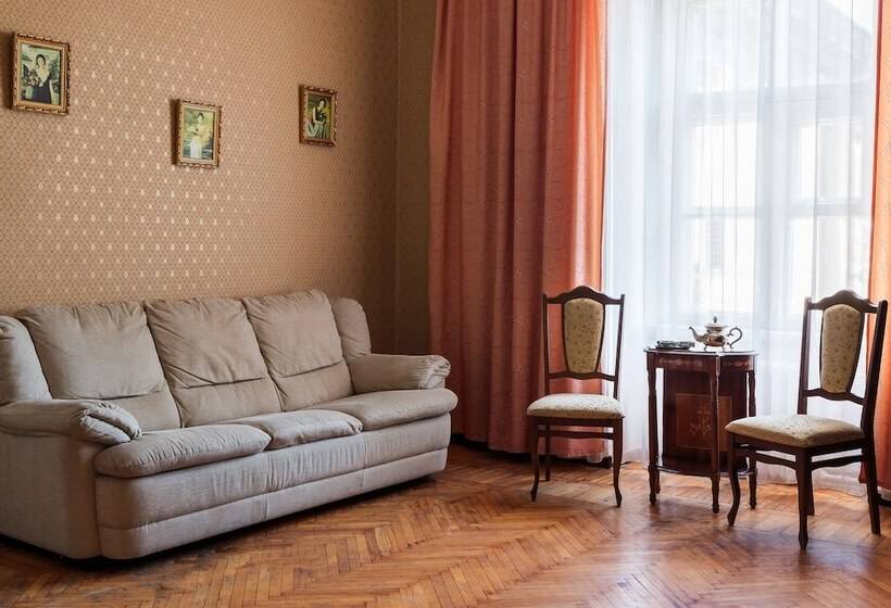 سوییت, Tsentralnaya Hotel