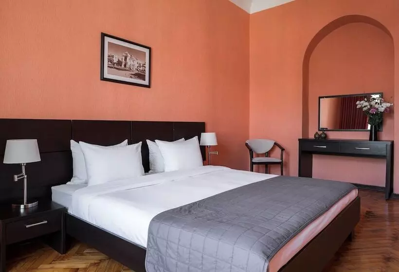 سوییت, Tsentralnaya Hotel