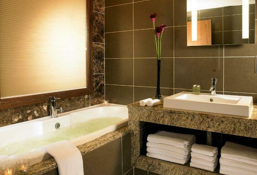 Номер Стандарт, Westport Plaza Hotel, Spa & Leisure