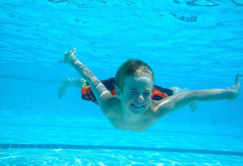 Семейный Номер, Westport Plaza Hotel, Spa & Leisure