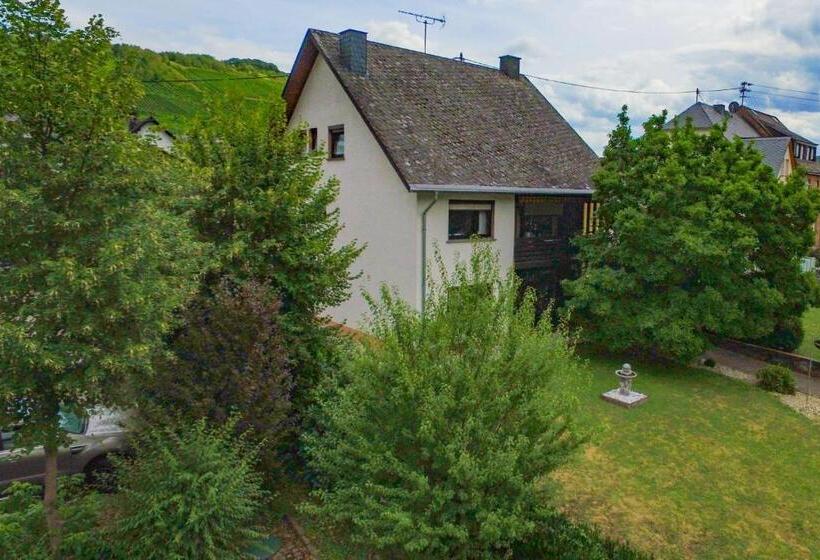 Номер Стандарт, Moselhaus