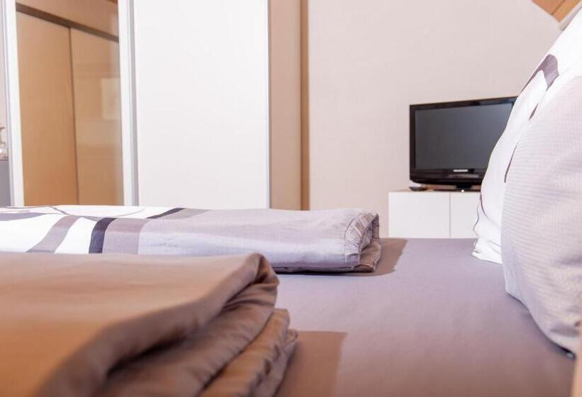 Номер Стандарт, Moselhaus