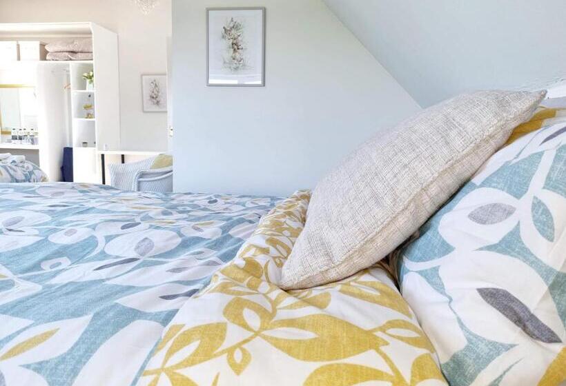 패밀리 룸, Wheatsheaf Inn