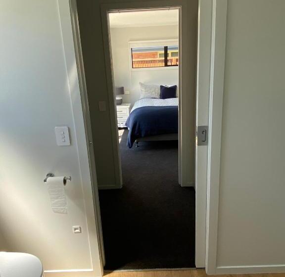 デラックスルーム, Central Retreat And Self Contained With Free Wifi