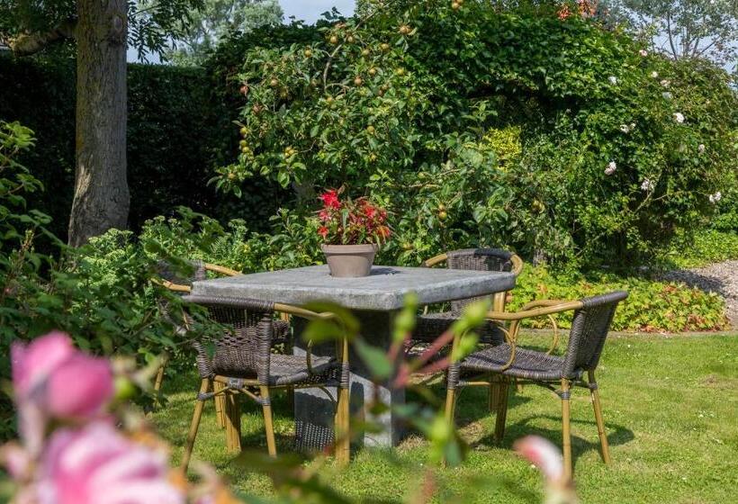 דירת שני חדרים, De Notenboom