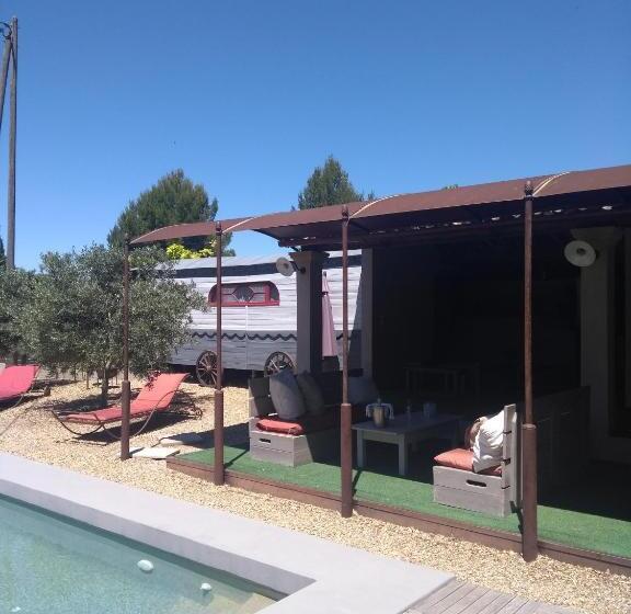 اتاق استاندارد با چشمانداز باغ, Mas De Camejean