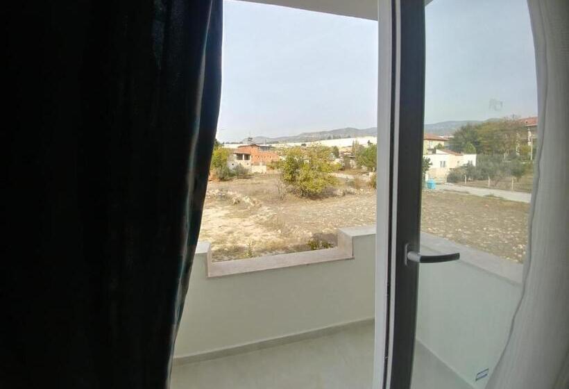 اتاق لوکس, The Cotton House