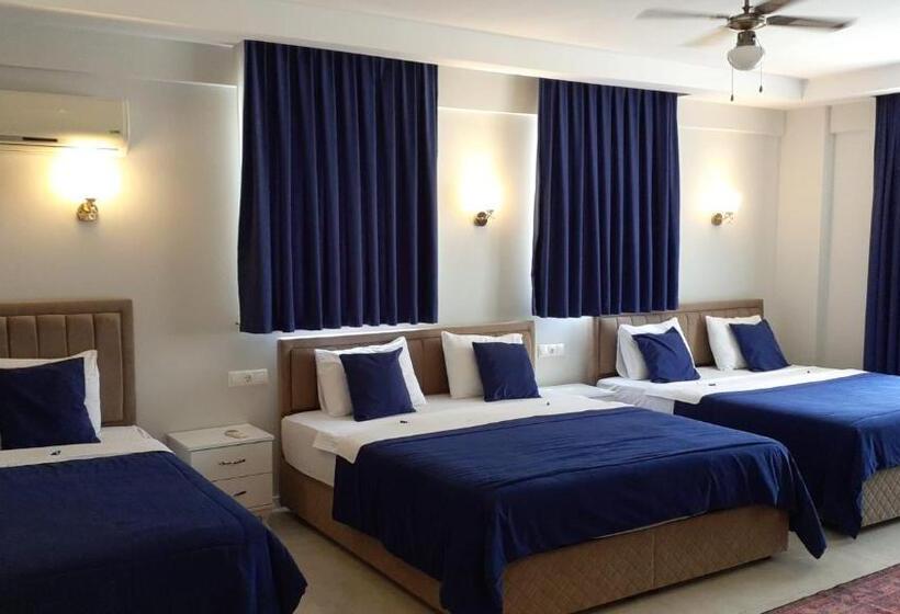 استودیو خانوادگی, The Cotton House