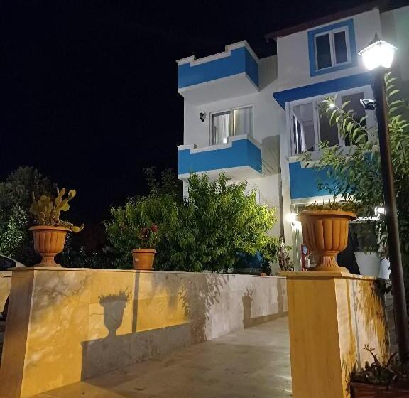 اتاق لوکس, The Cotton House