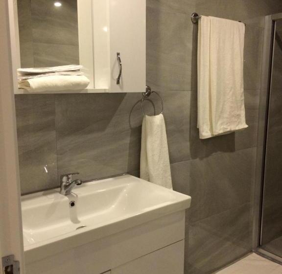 اتاق لوکس با بالکن, The Cotton House