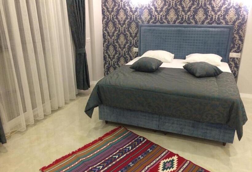 اتاق لوکس, The Cotton House