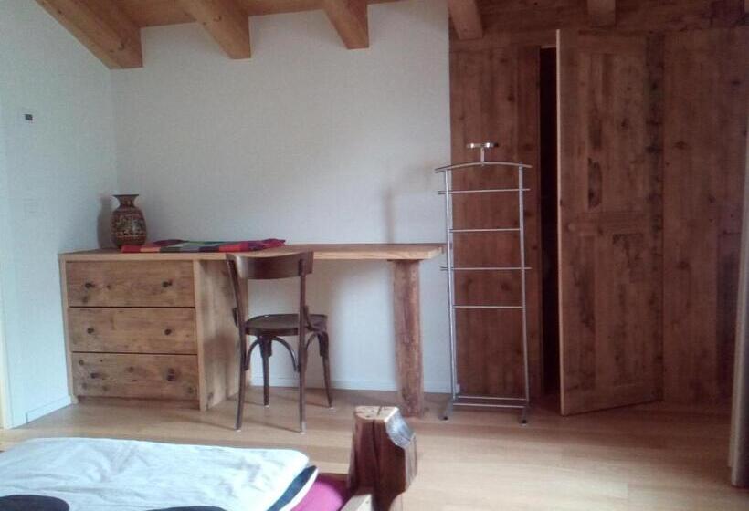 Номер Стандарт Вид на Горы, Merian