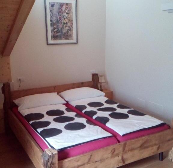 Номер Стандарт Вид на Горы, Merian