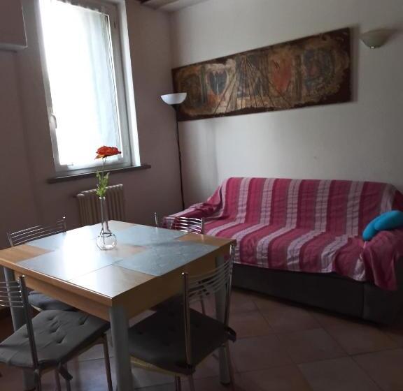 استودیوی استاندارد, B&b Del Bosco E Del Lago Elimar