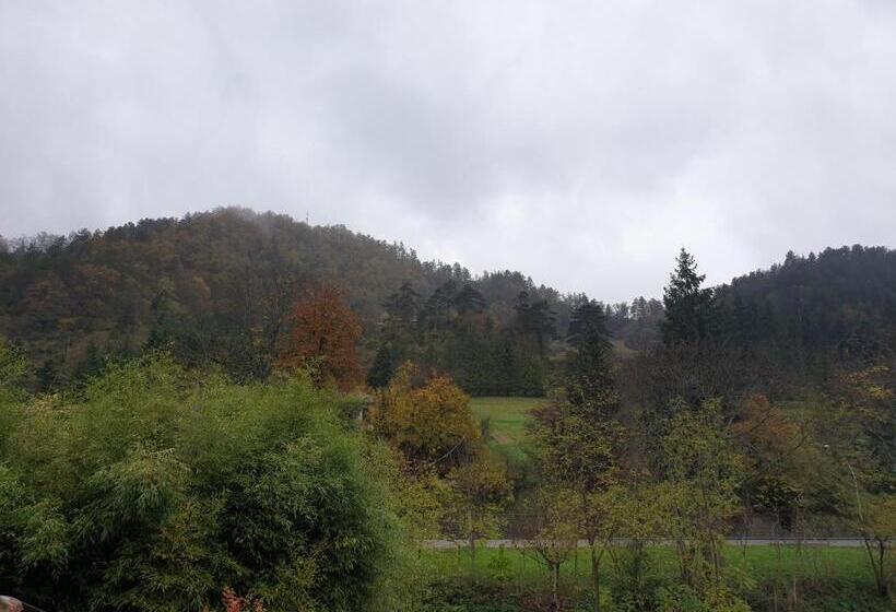 חדר לארבעה סטנדרטי עם נוף לגינה, B&b Il Bagarello