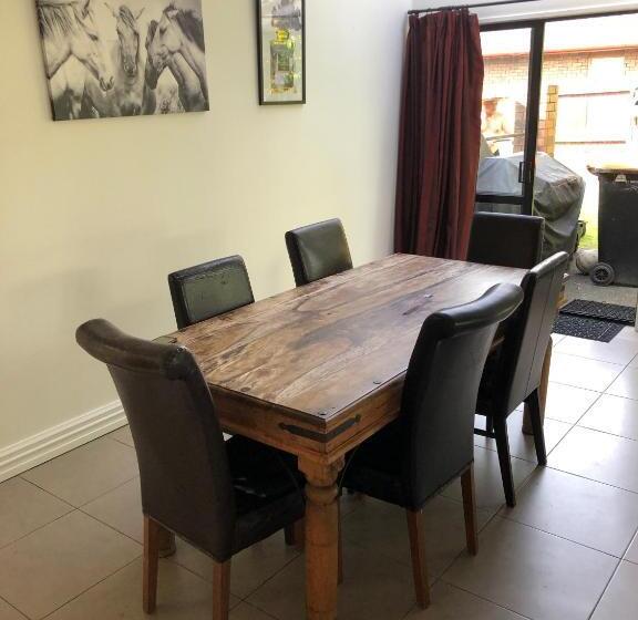 经济房, Warm On Waterloo