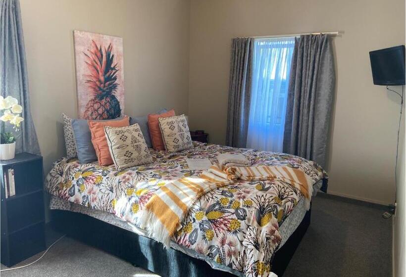 经济房, Warm On Waterloo