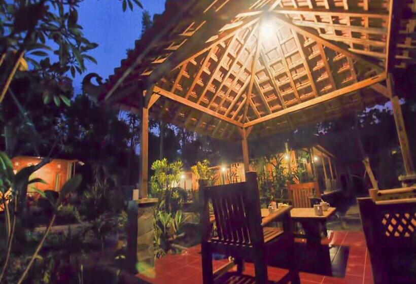 Семейный Номер, Omah Joglo Semarang