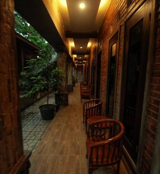 Семейный Номер, Omah Joglo Semarang