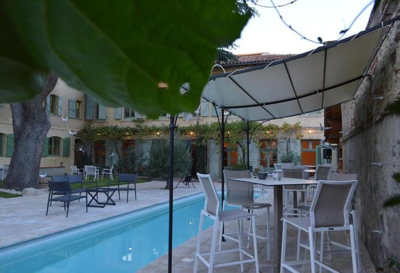 베이직 3인 룸, L Inattendu