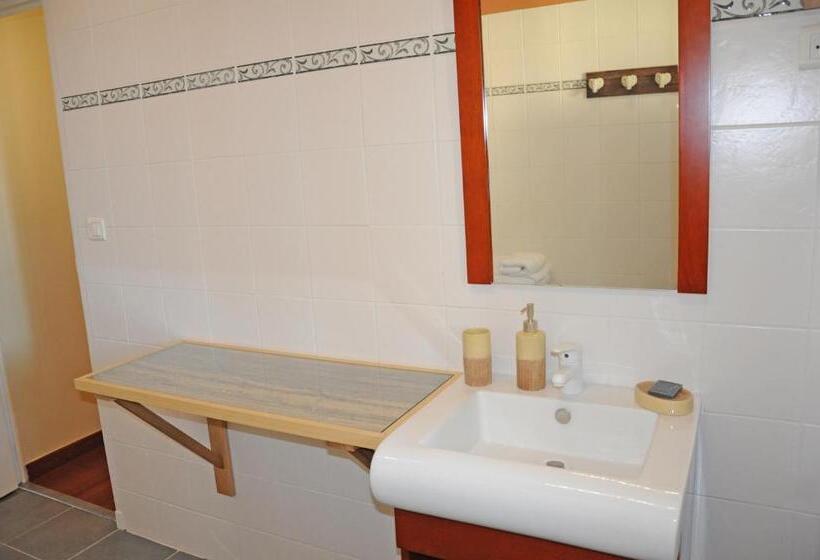 베이직 3인 룸, L Inattendu