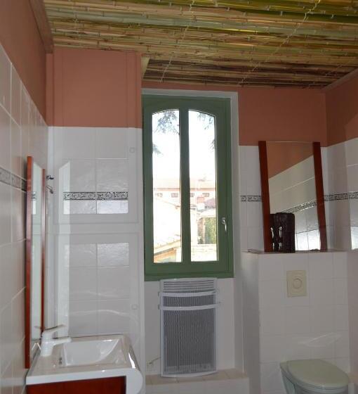 베이직 3인 룸, L Inattendu